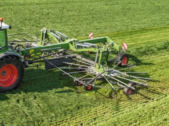 FENDT FORMER 351 RAKE