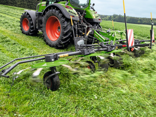 FENDT LOTUS 770 TEDDER