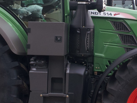 FENDT 500 SERIES SIDE MOUNTED TOOLBOX